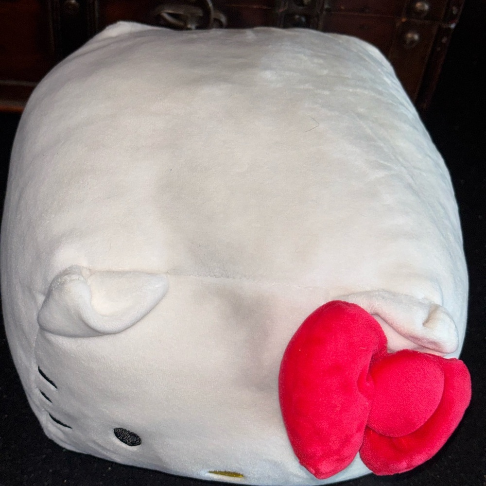 Sanrio Hello Kitty Square 8” Universal Studios Exclusive Soft Plush 2023 - Picture 2 of 4